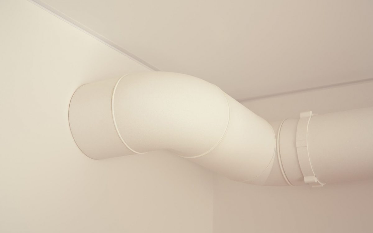 Scoperta di un grosso tubo condominiale che attraversa l'appartamento acquistato: il compratore può pretendere una riduzione del prezzo
